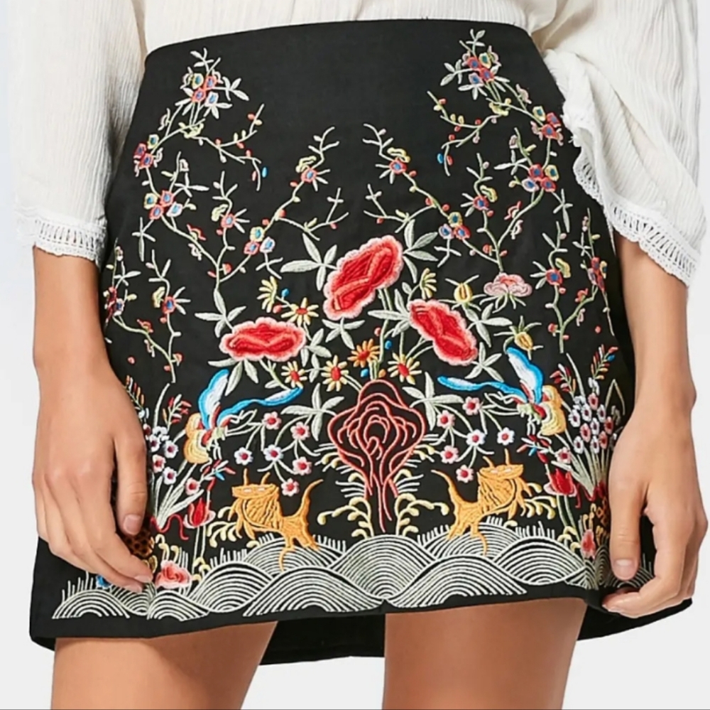 Zara Woman Floral Embroidered Mini Skirt Small